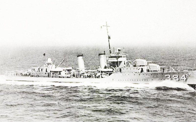 Vella Gulf-Ingram with CDR Moosberger-- CO TG 31.2 USS Dunlap (DD384)